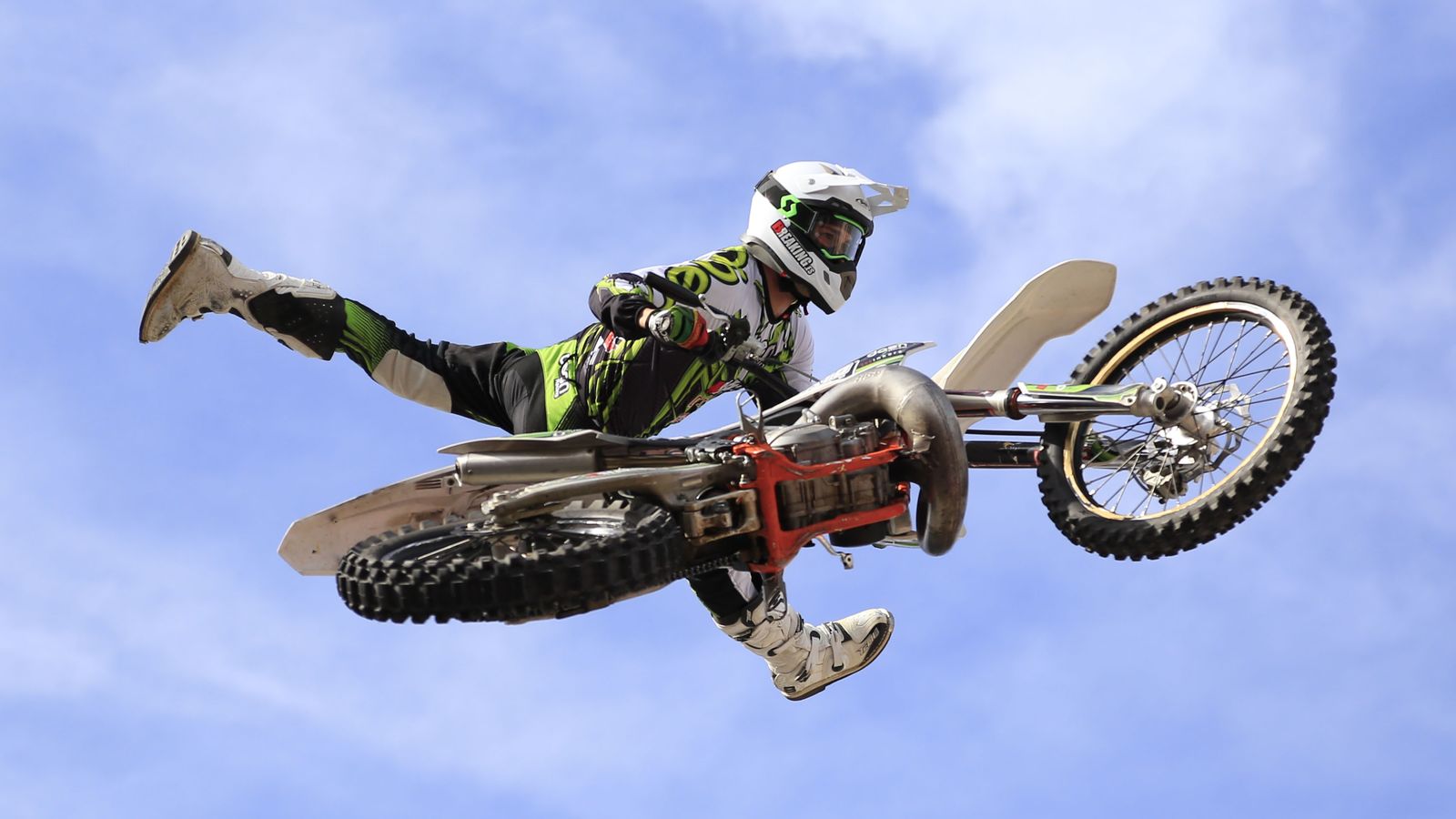 Exhibición de freestyle motocross.