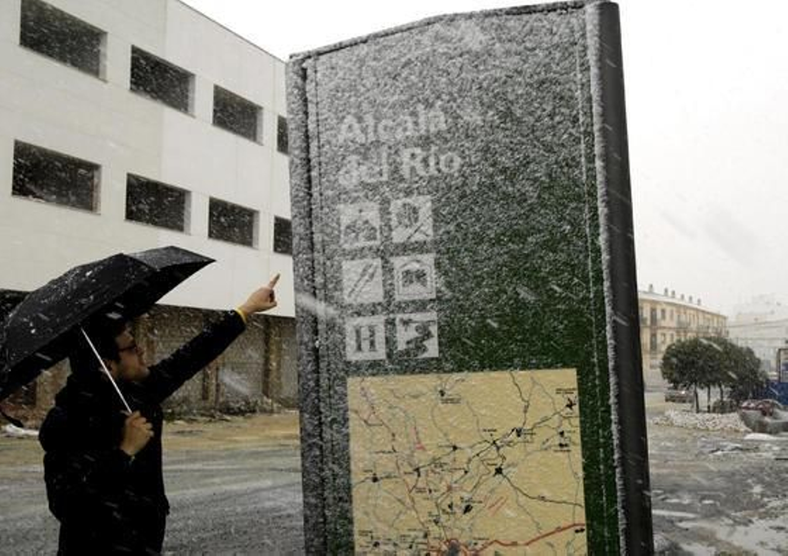Nieve caída en Alcalá del Río.

Foto: Juan Carlos Muñoz, Manuel Gómez, Antonio Pizarro