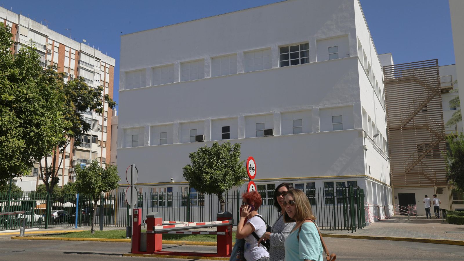 Uno de los edificios que integra el campus de Medicina.