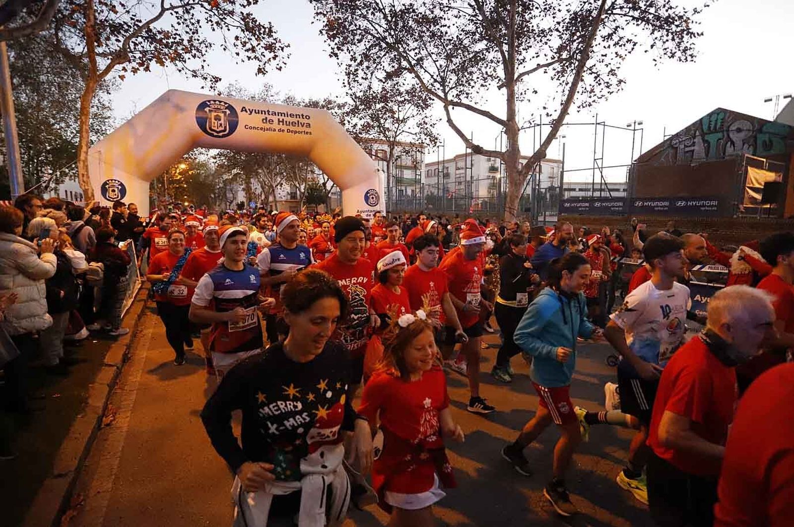 Imágenes de la carrera de San Silvestre en Huelva