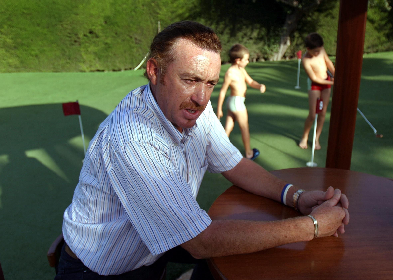 Miguel Ángel Jiménez atiende a Málaga Hoy en su casa tras ganar la Ryder Cup en 2004.