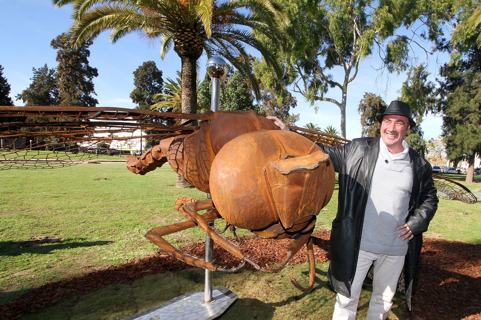Inauguración de la escultura del artista onubense Víctor Pulido 'Imago', en imágenes