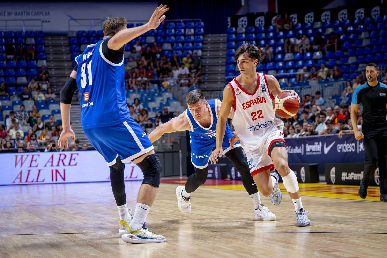 España B-República Checa, en fotos