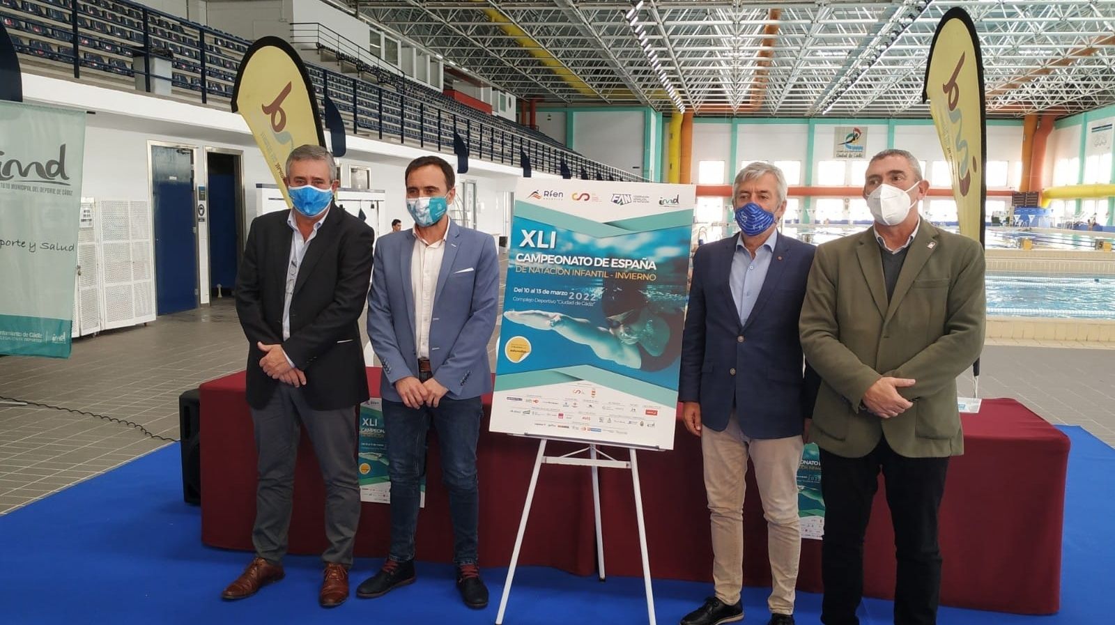 Una imagen de la presentación en las piscinas del complejo de Cádiz.