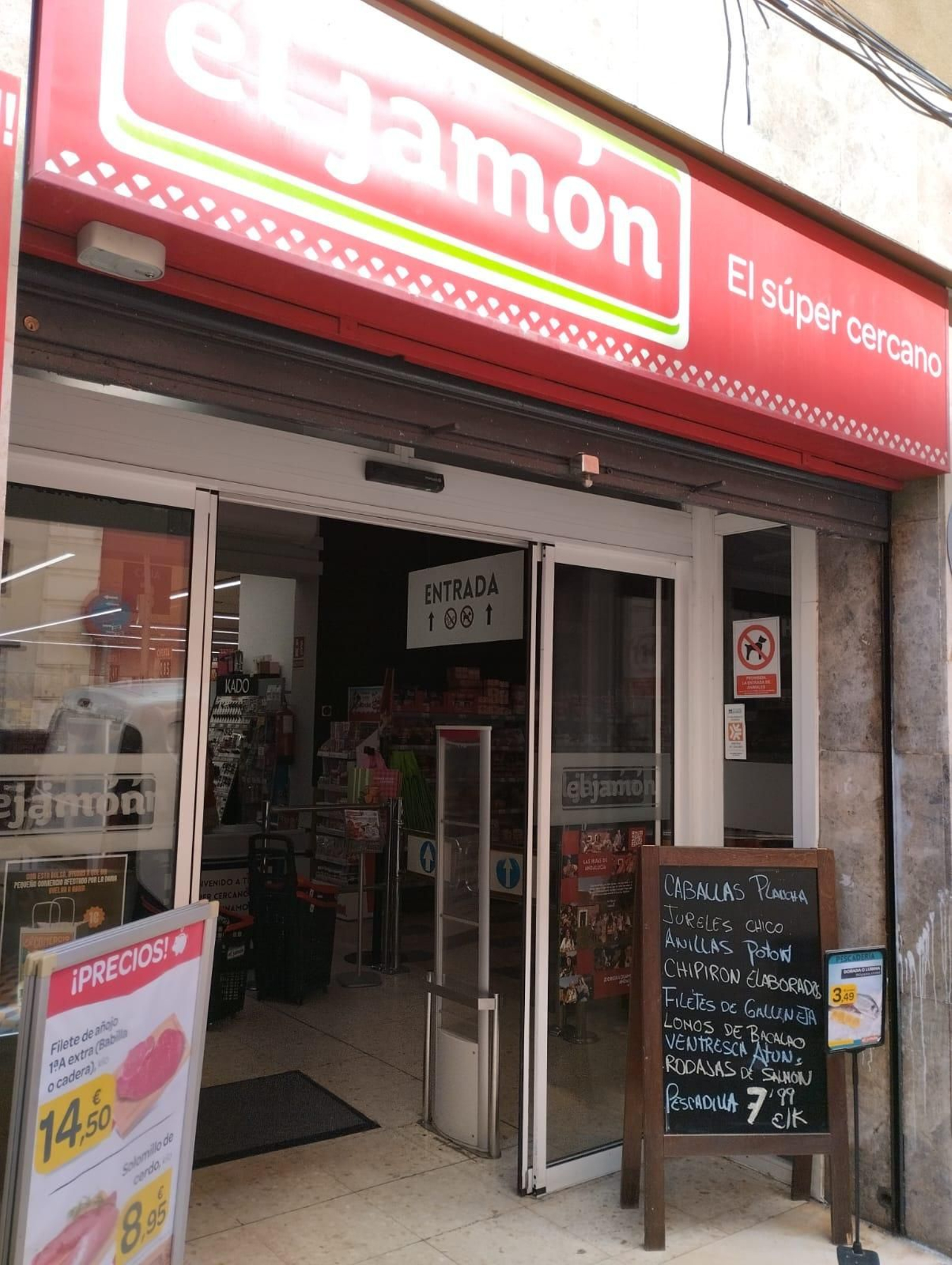 Fotogalería de los comercios afectados desde este lunes por el corte de luz en Regina y Jerónimo Hernández