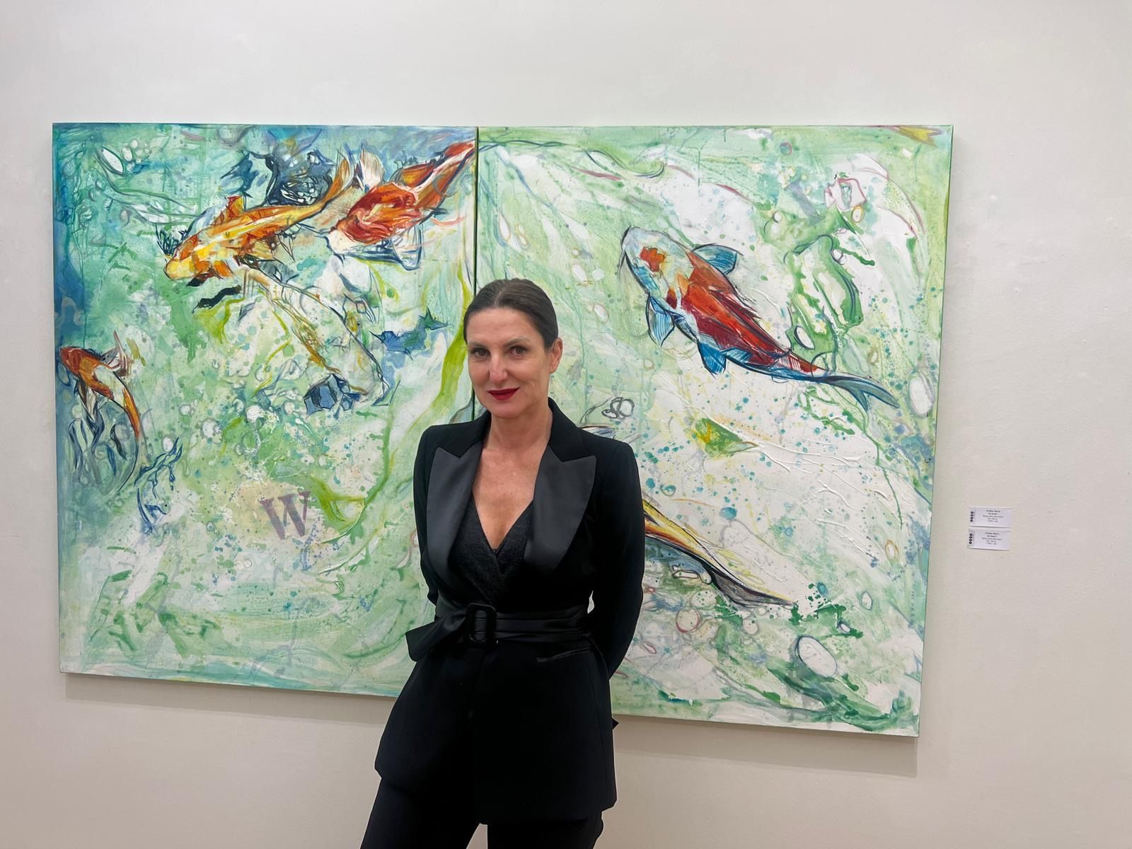 Cristina Ybarra con una de las obras expuestas en la galería Occo de Madrid.