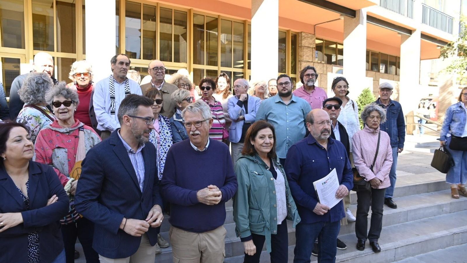 Entrega de firmas en el Ayuntamiento de Córdoba. Entrega de firmas en el Ayuntamiento de Córdoba.