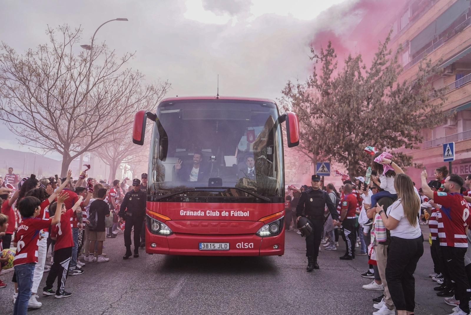 Encuéntrate en la grada en el Granada CF - Real Oviedo