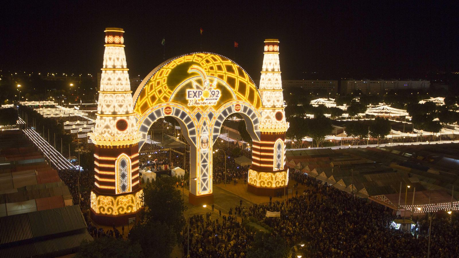 La portada de la Feria 2017, nada más encenderse.