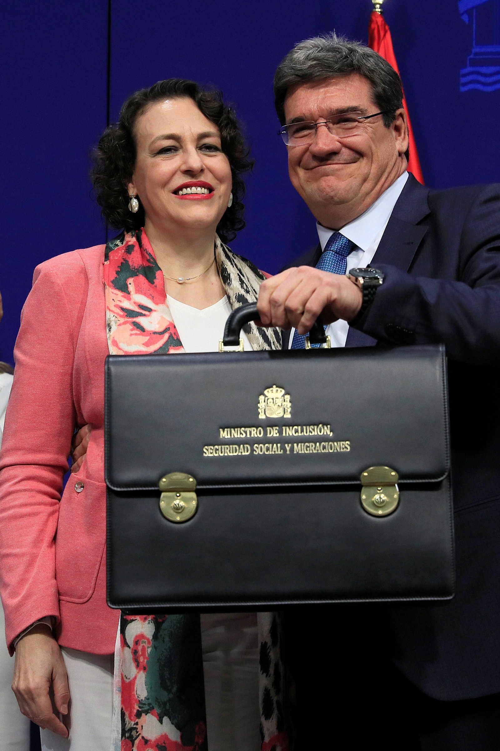 Los ministros reciben sus carteras