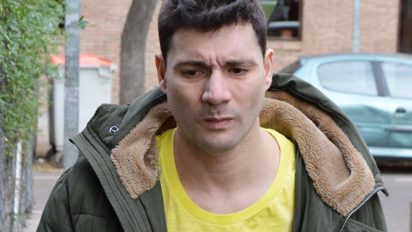 Fran Álvarez, saliendo de su trabajo.