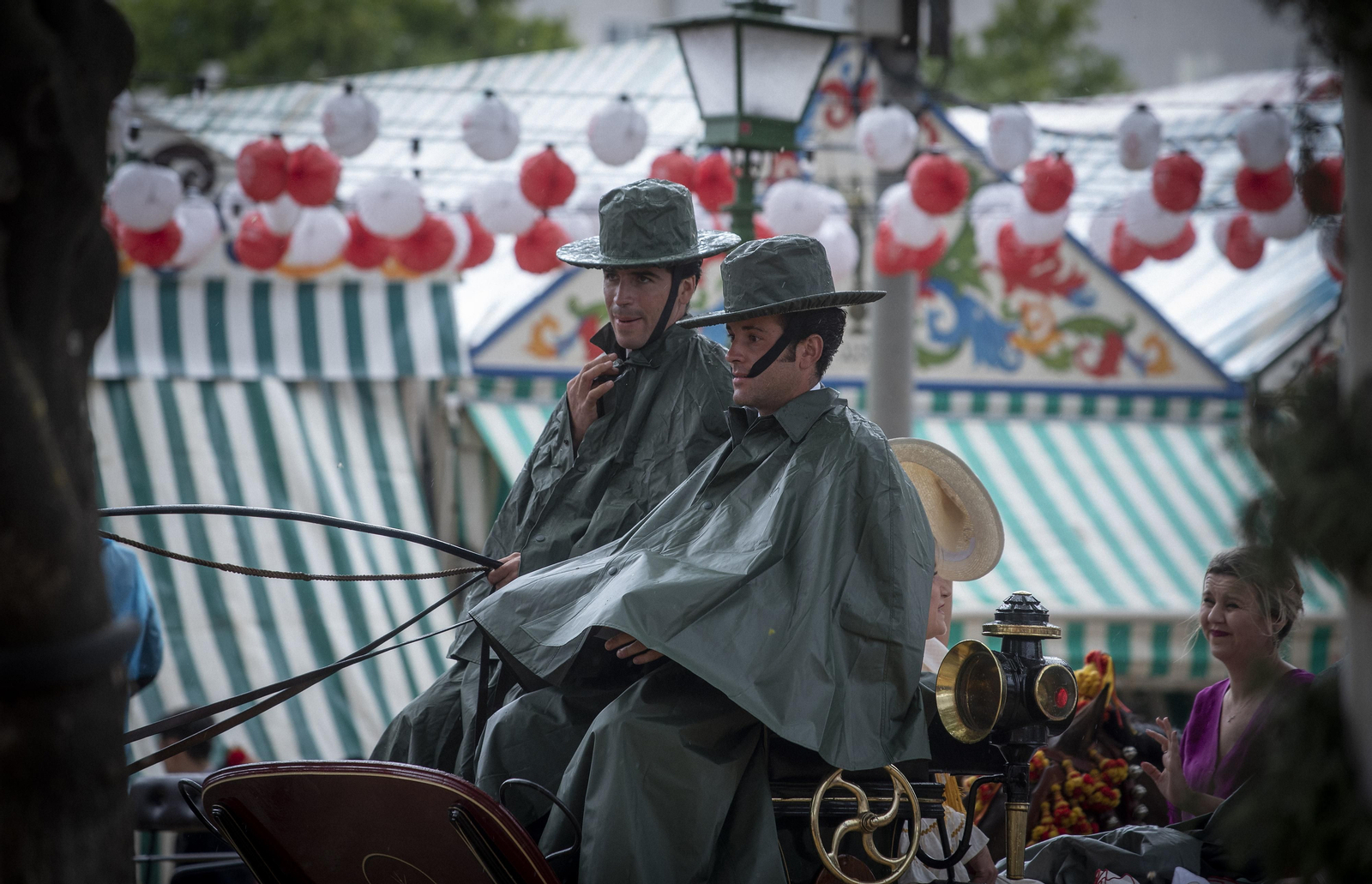 Sol y lluvia en el lunes de Feria