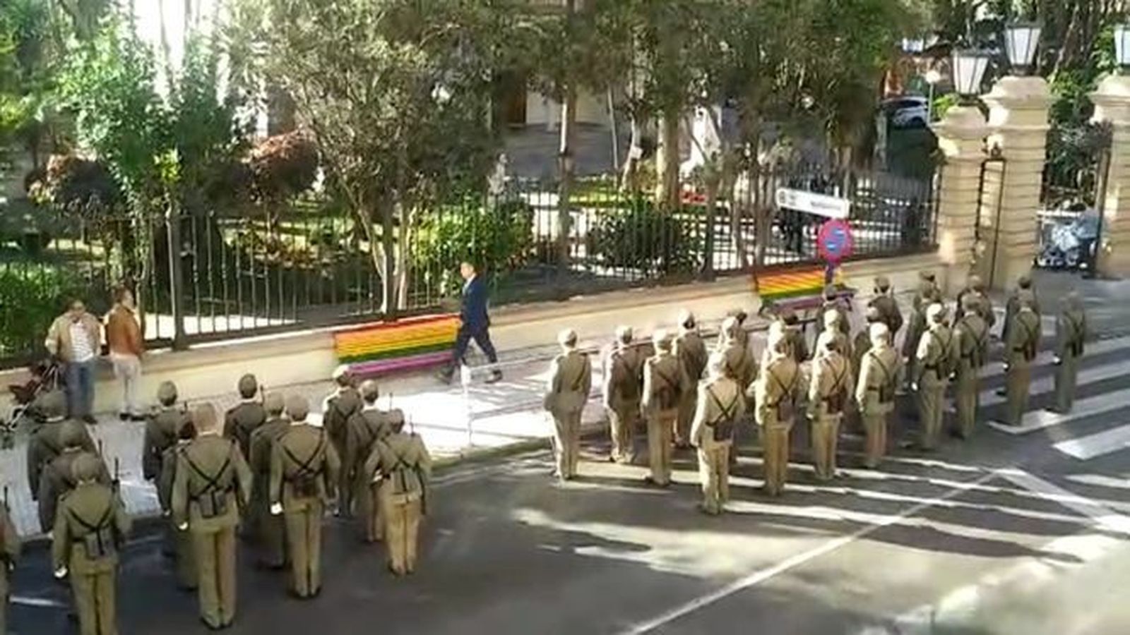 Un vídeo grabado en La Línea atribuía al alcalde Juan Franco un supuesto desplante a los militares