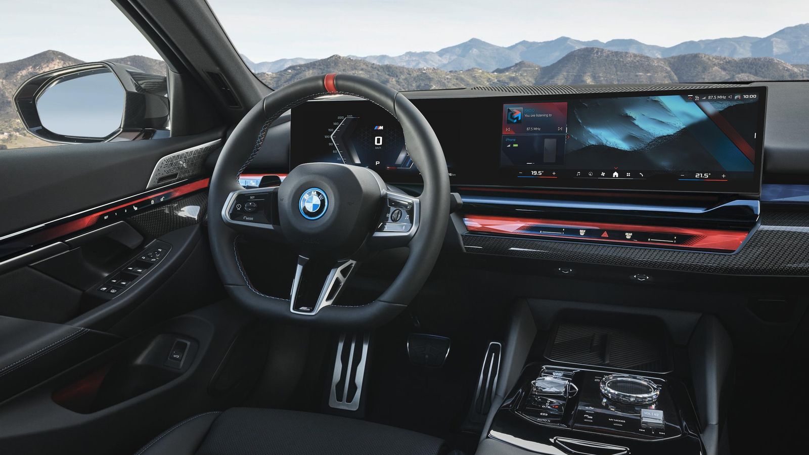 El puesto de conducción ofrece una nueva experiencia totalmente digital.