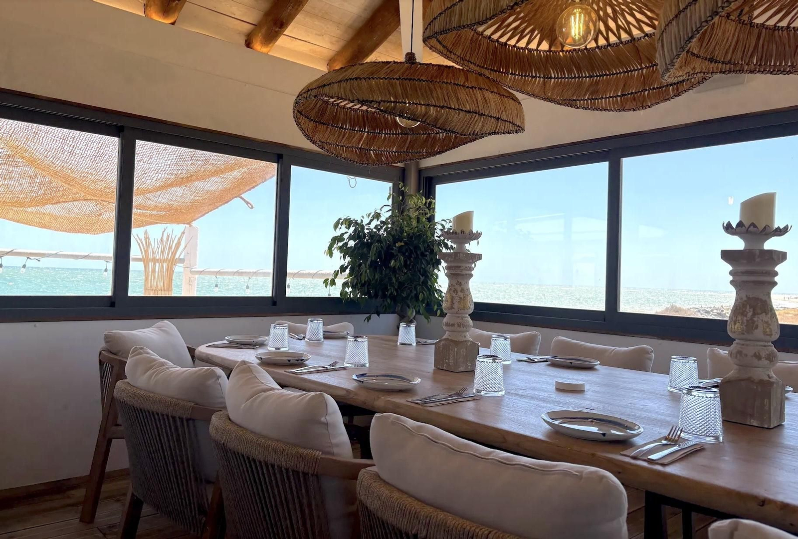 Sus mesas de interior tampoco tienen nada que envidiar a las del exterior