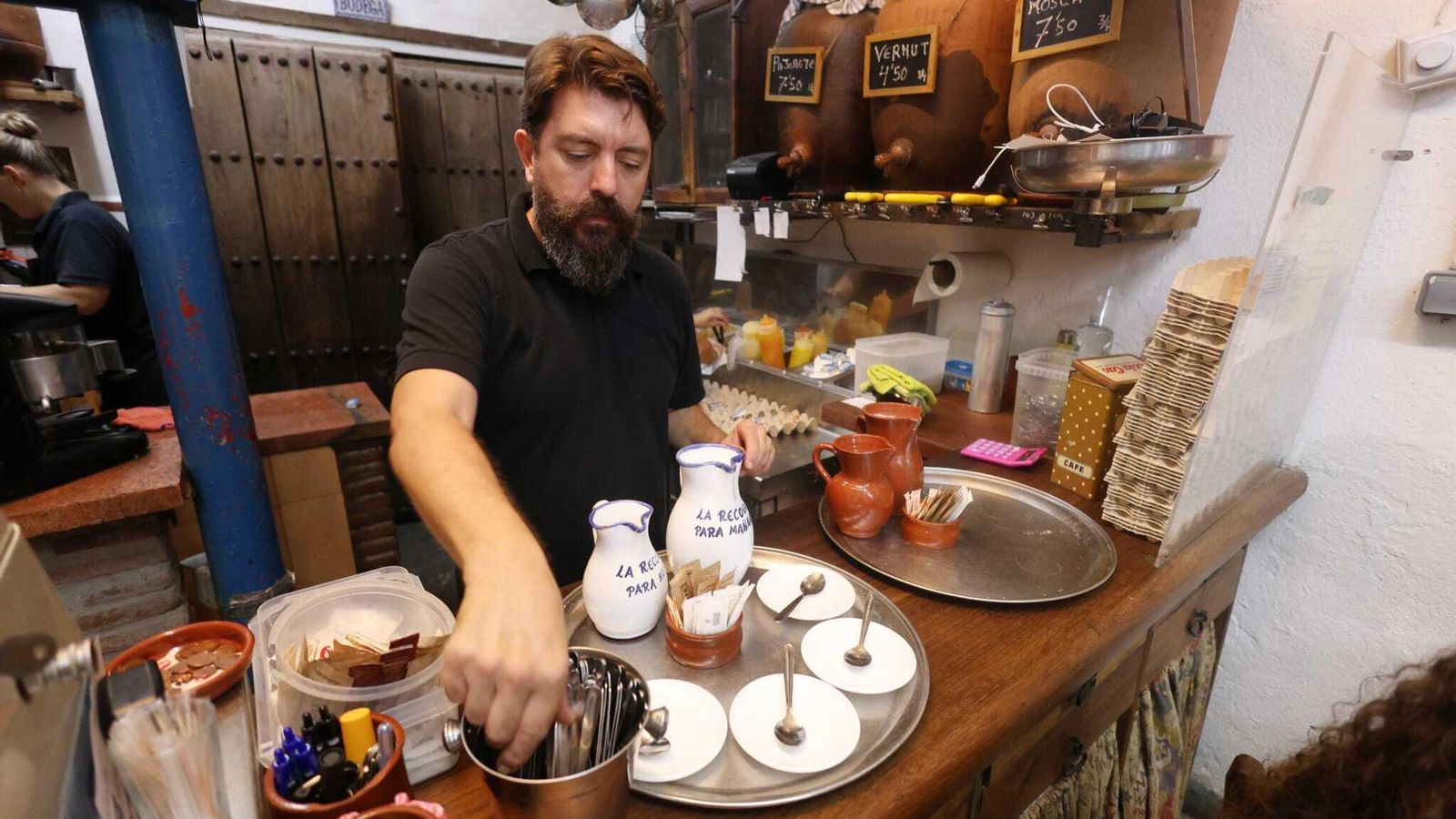 Las colas diarias por un desayuno en La Recova en el centro de Málaga Las colas diarias por un desayuno en La Recova en el centro de Málaga