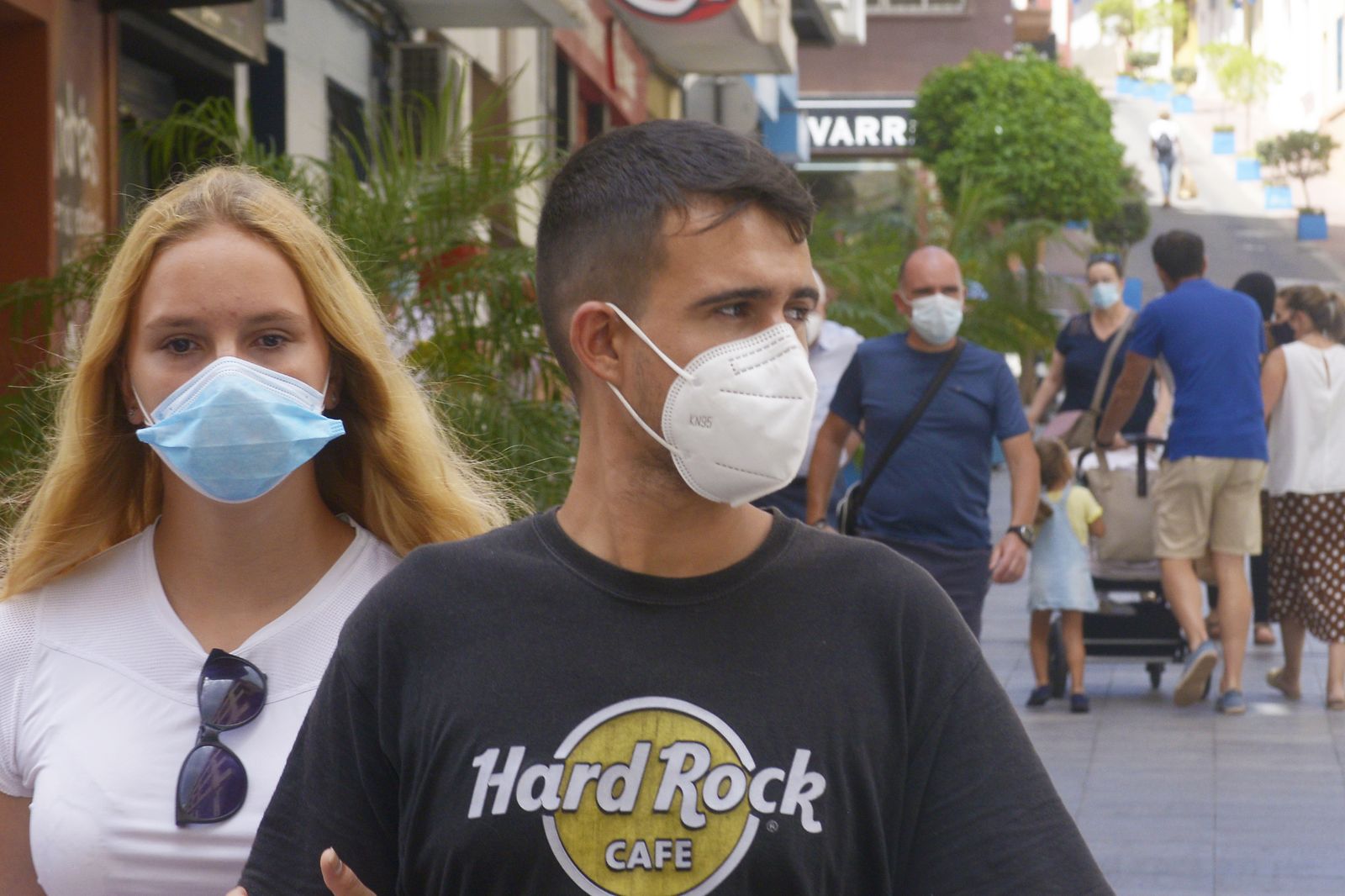 Imágenes del primer día de obligatoriedad de las mascarillas en Algeciras: