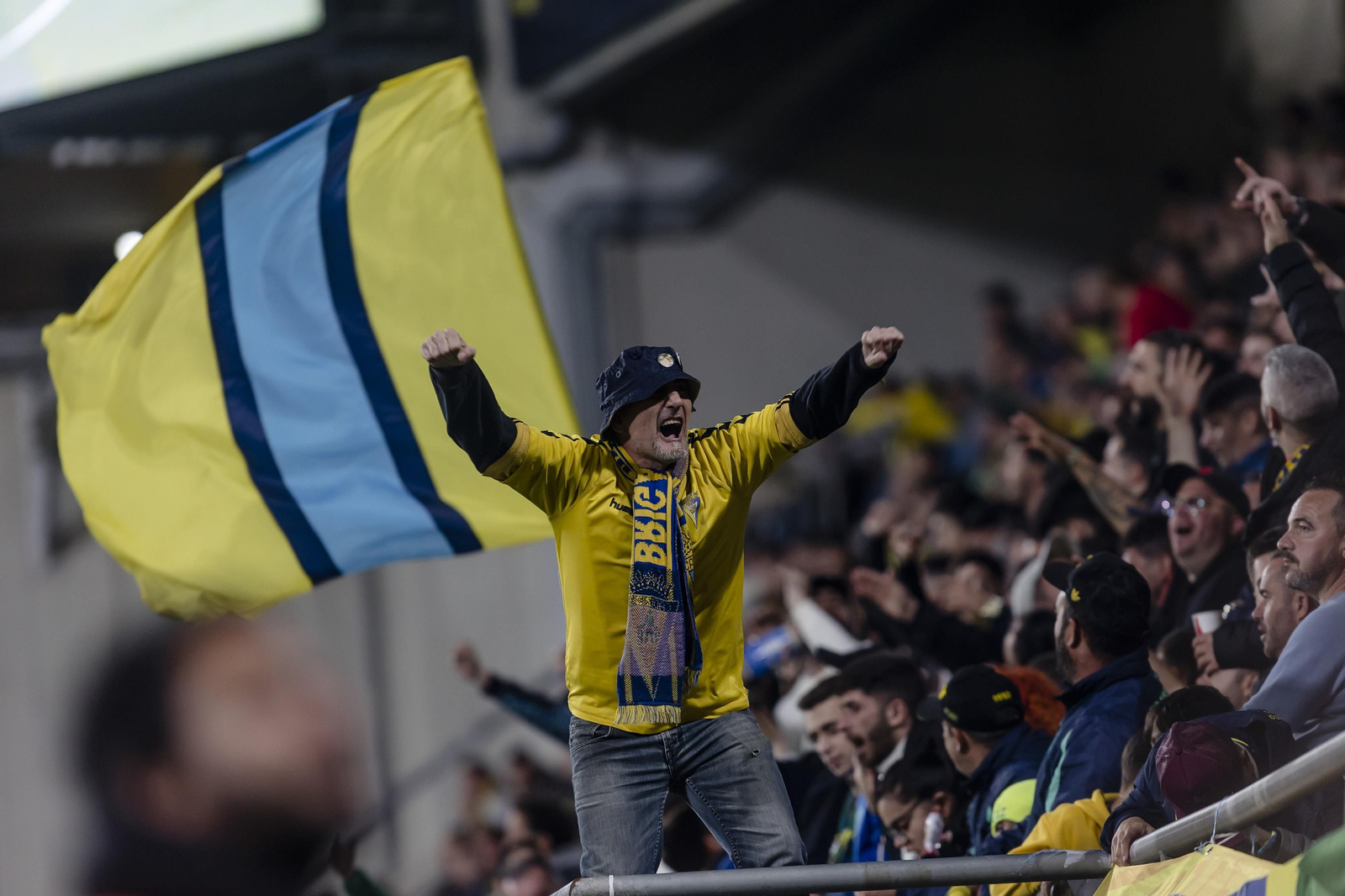 Un aficionado del Cádiz en un partido en casa.
