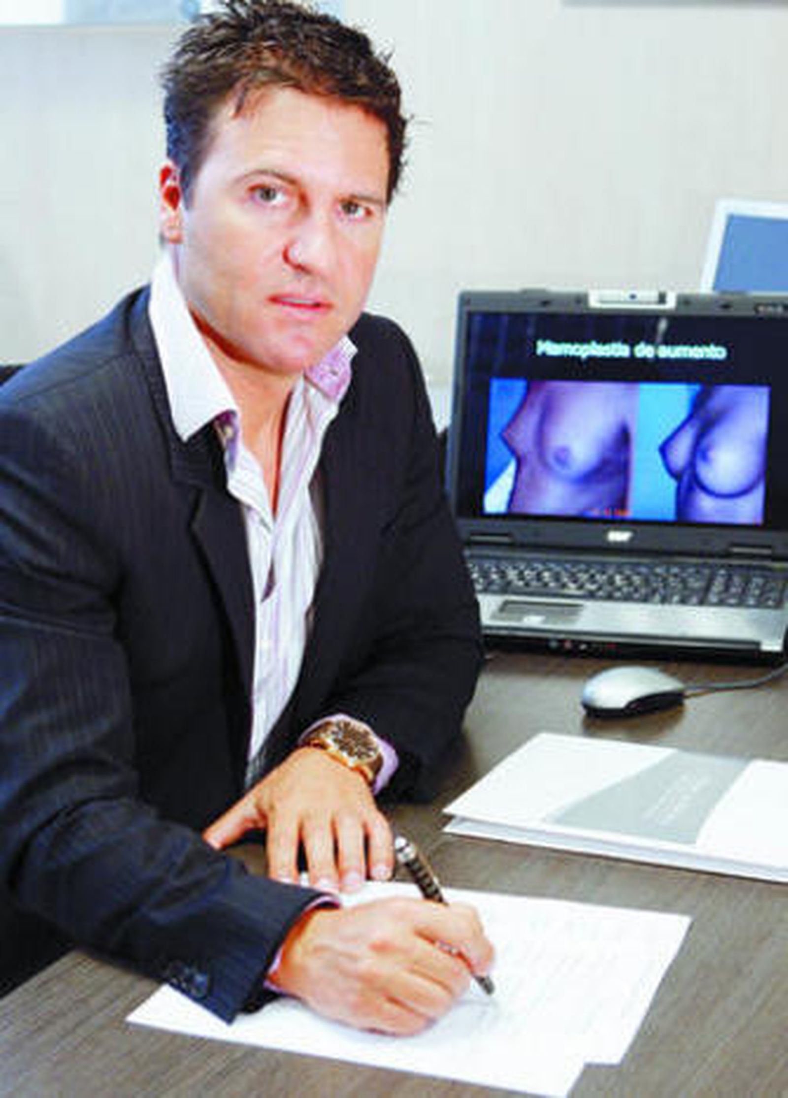 El médico que podría operar al menor, Iván Mañero.