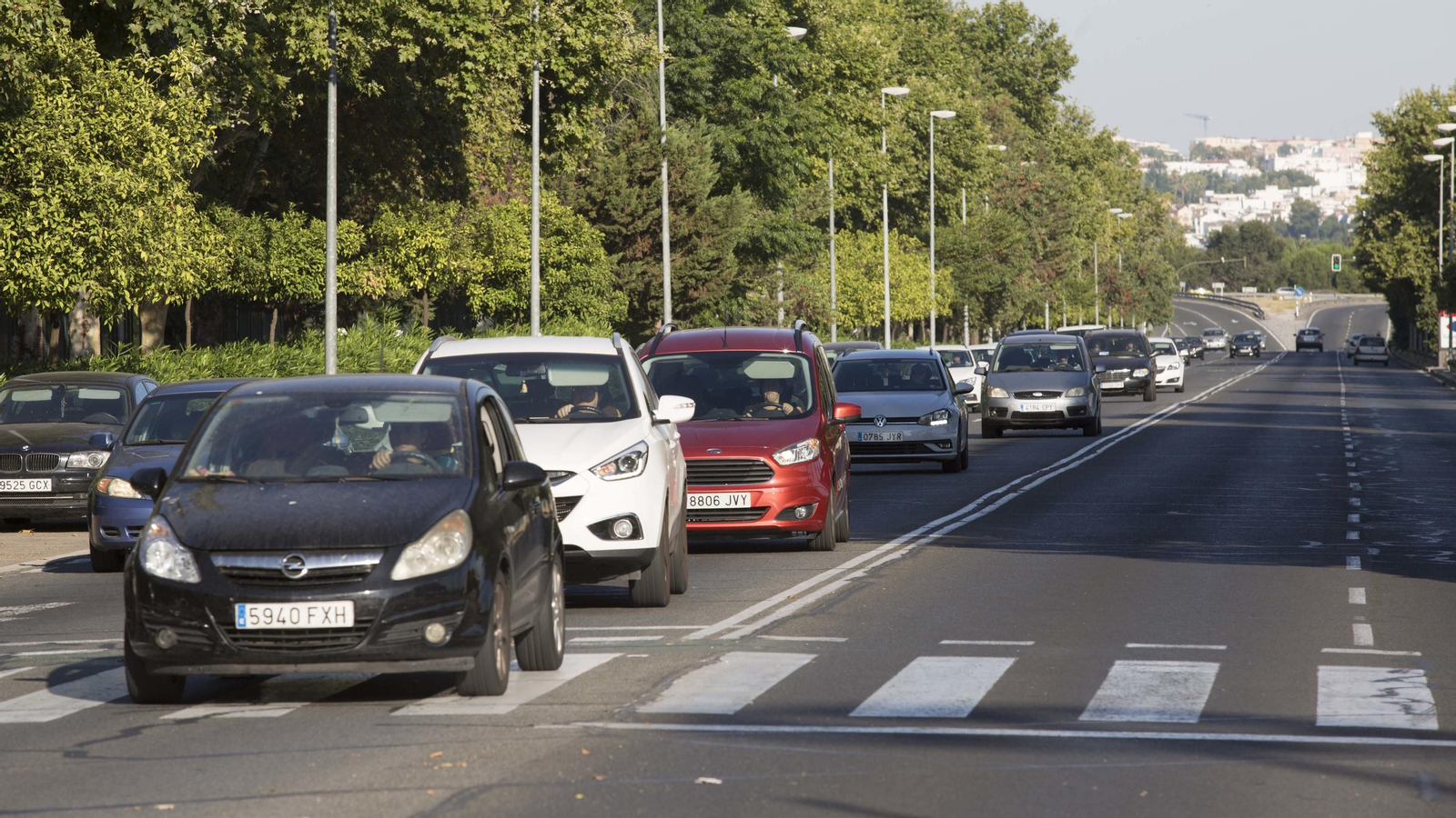 Atascos en Sevilla por el corte del Puente de las Delicias