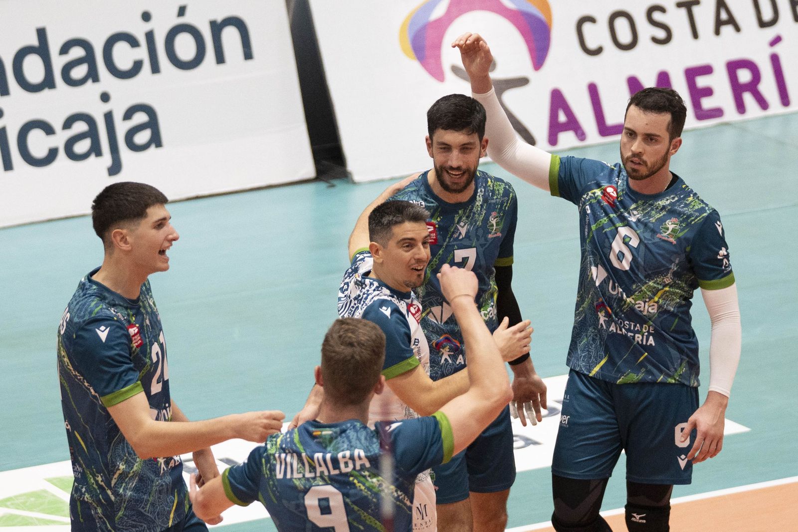Las imágenes del partido entre Unicaja Costa de Almería y Pamesa Teruel de Superliga de voleibol