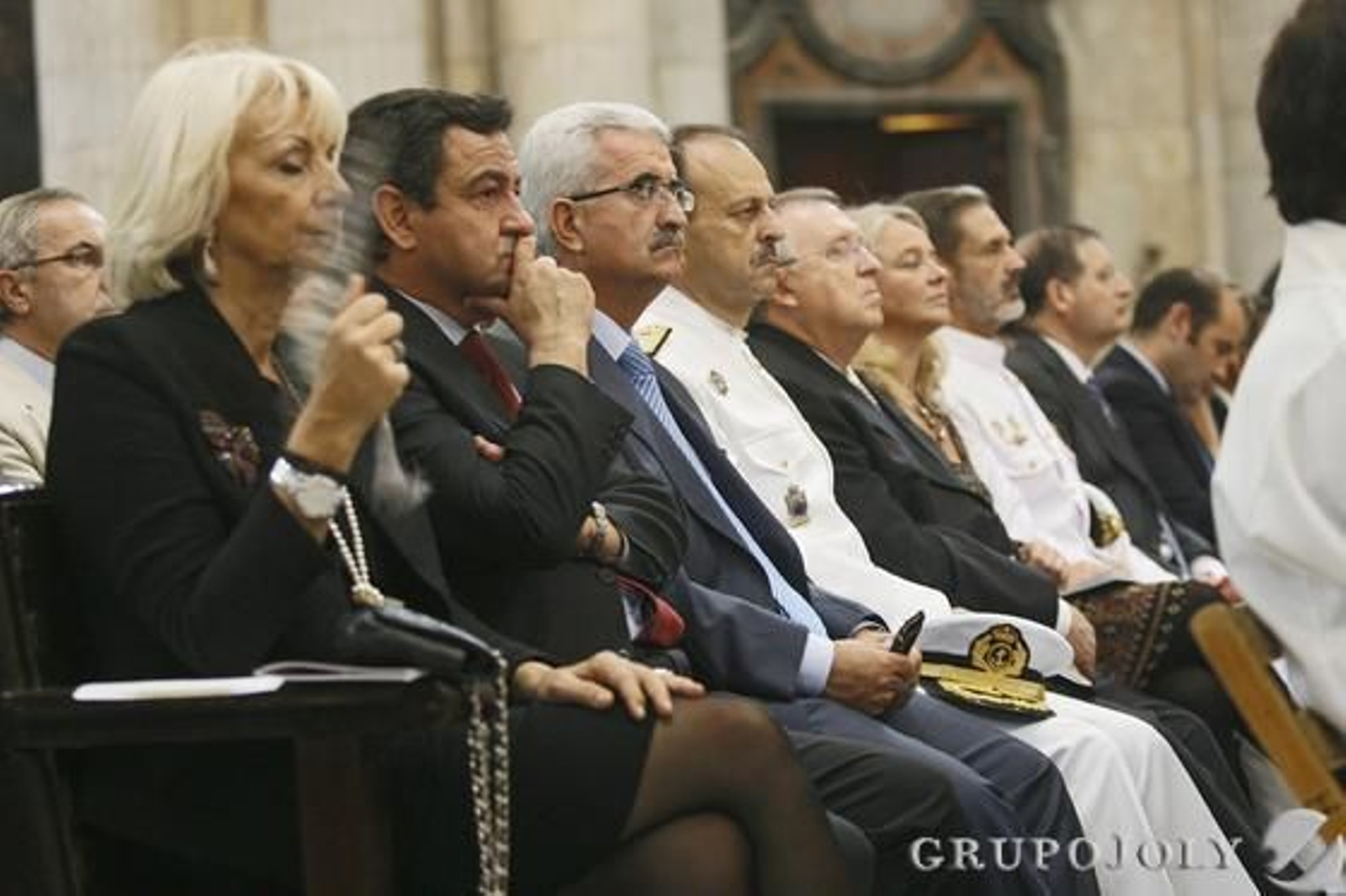 Imágenes de la toma de posesión del nuevo obispo de Cádiz y Ceuta, Rafael Zornoza Boy, en la Catedral de Cádiz.

Foto: Lourdes de Vicente - Joaquin Pino