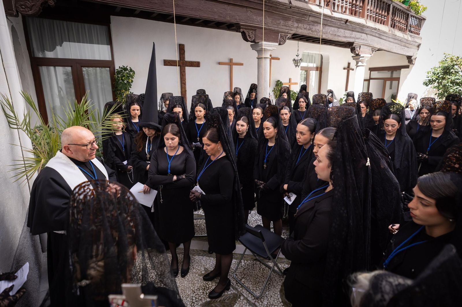 Así vivió Granada la salida de la Hermandad de la Concepción 2025