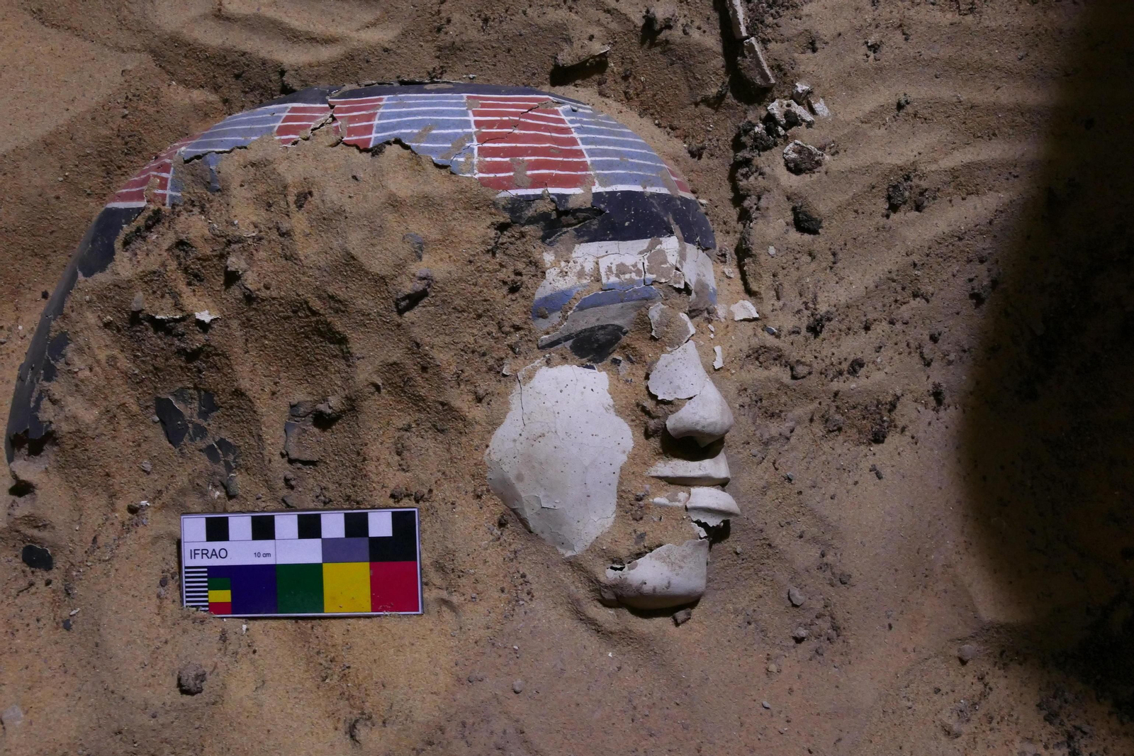 La extraña tumba de la dama