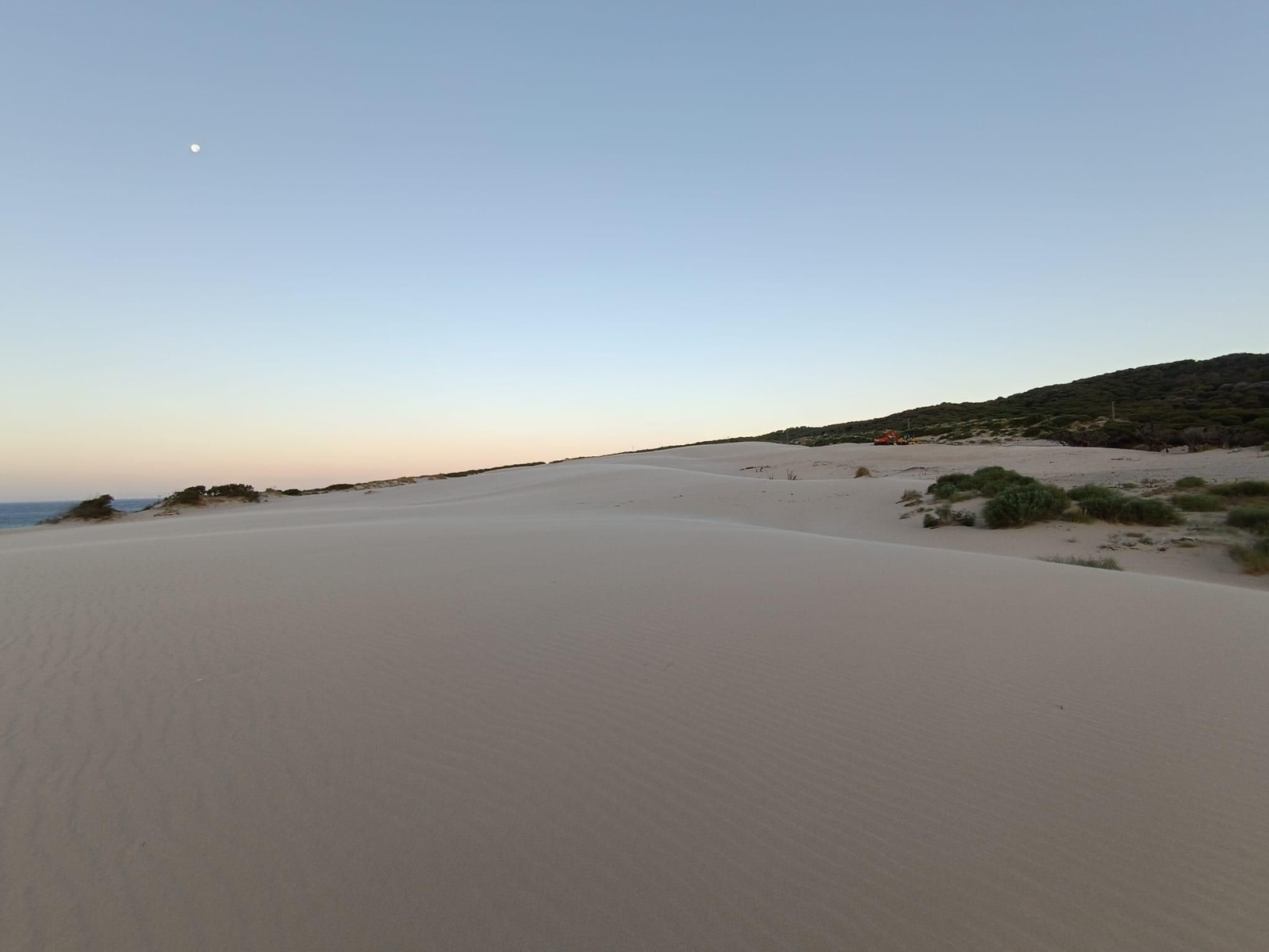 Valdevaqueros en Tarifa, una de las mejores playas de España, al amanecer