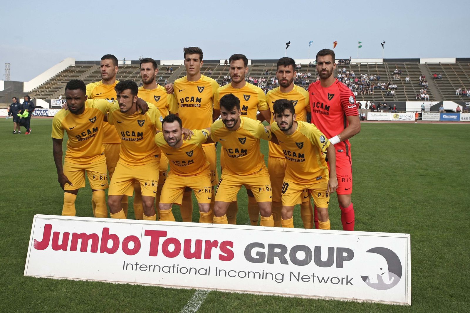 Formación inicial del UCAM Murcia en el Municipal de La Línea, en el partido de la primera vuelta.