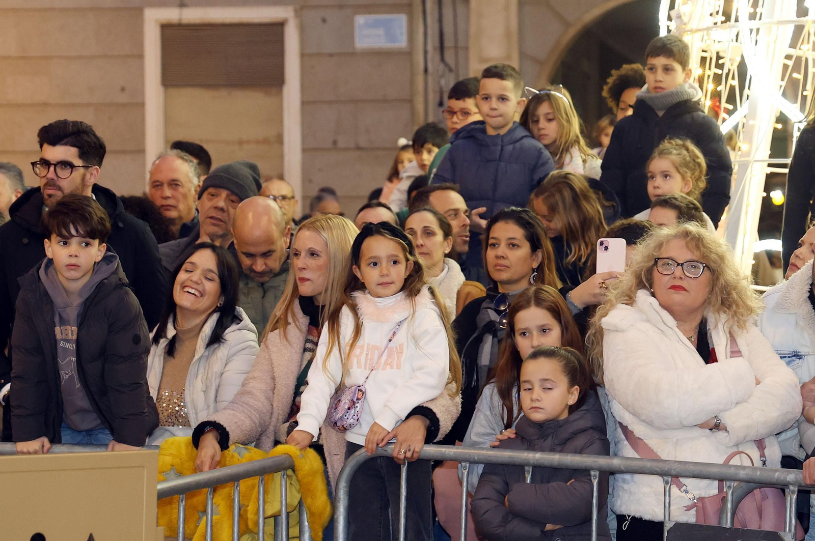Imágenes del Heraldo Real anunciando la llegada de los Reyes Magos a Huelva
