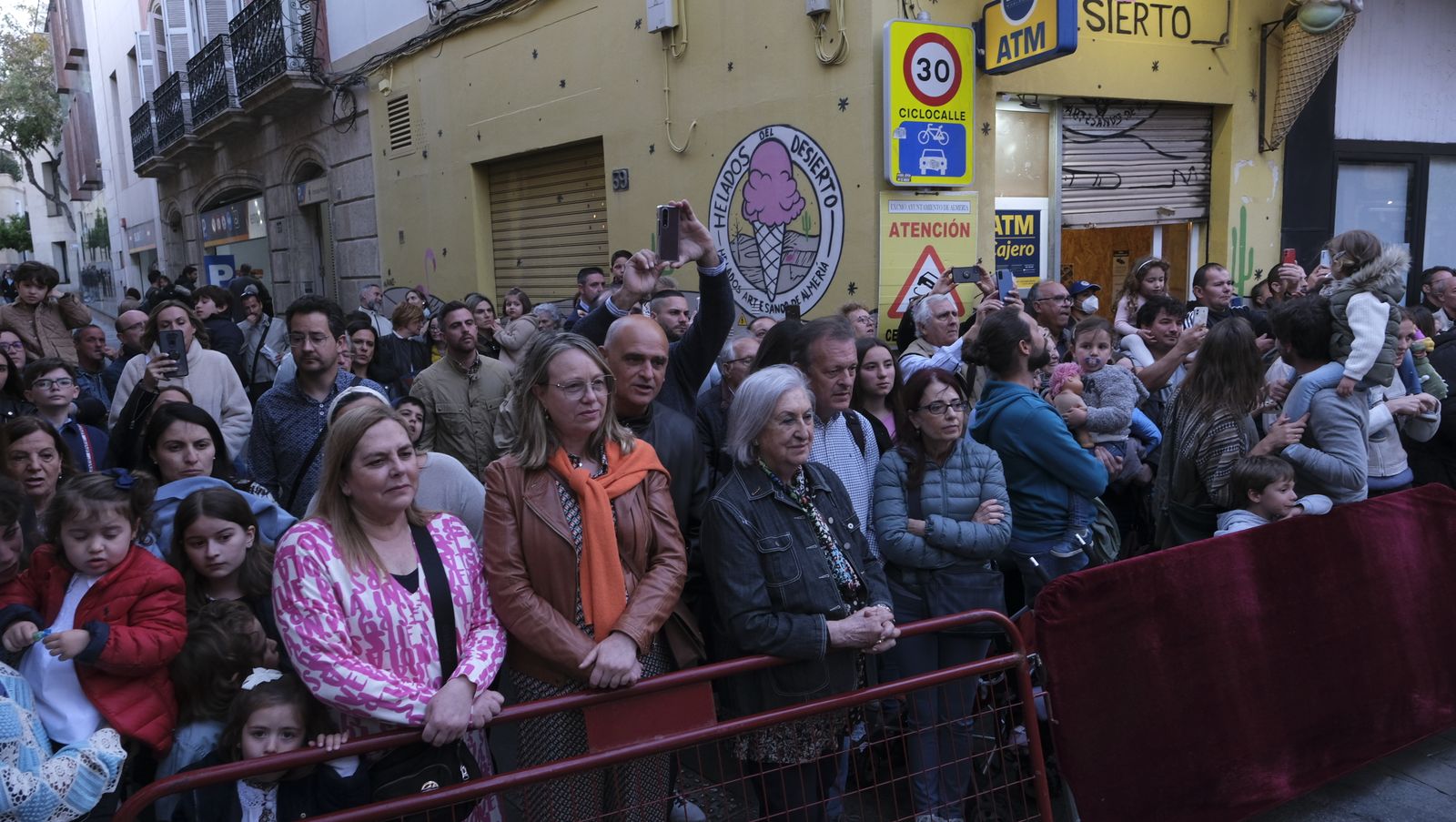 Procesión del Santo Entierro en Almería, en imágenes