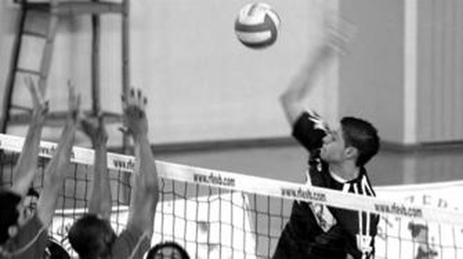 Alberto Muñoz, en ataque durante uno de los partidos disputados en casa esta temporada.