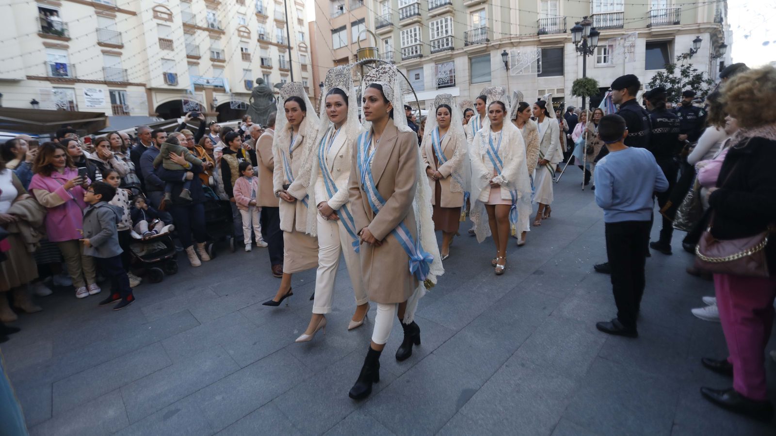 Las fotos de la procesión de la Inmaculada Concepción por las calles de la Línea