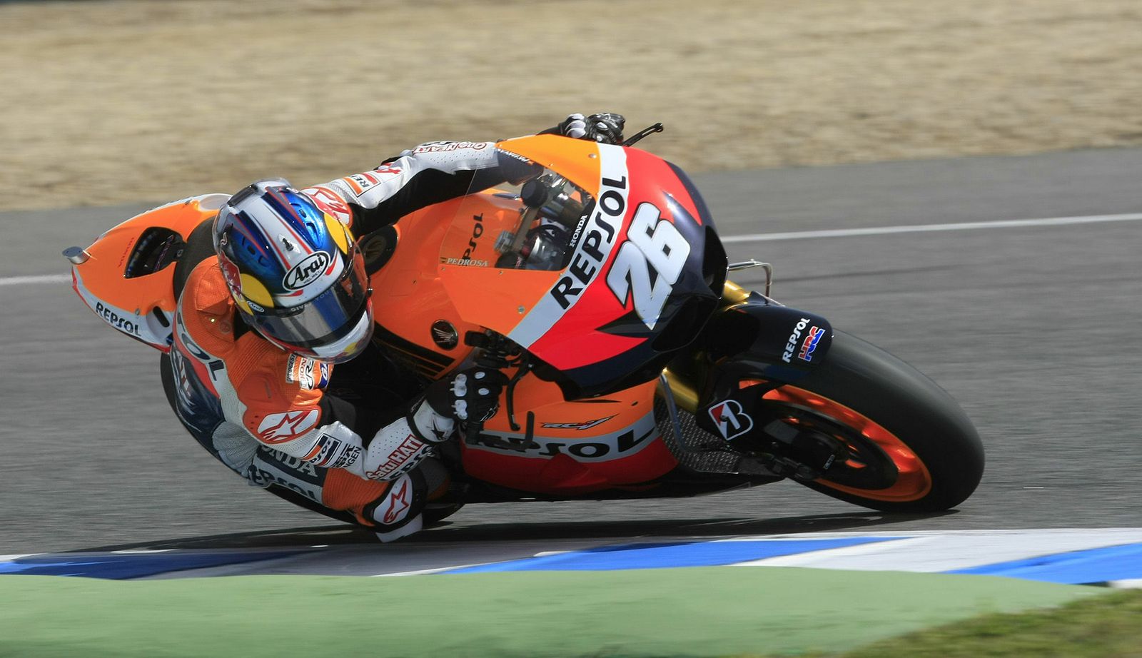 Dani Pedrosa traza una de las curvas del circuito de Jerez durante el Gran Premio del pasado año. Hoy se descubrirá un monumento en honor del piloto de Castellar del Vallés.