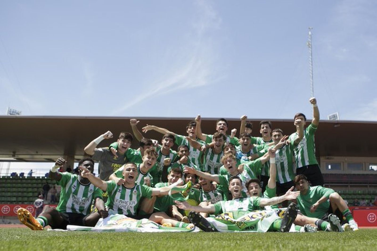 Los jugadores del Betis celebran el pase a la final.