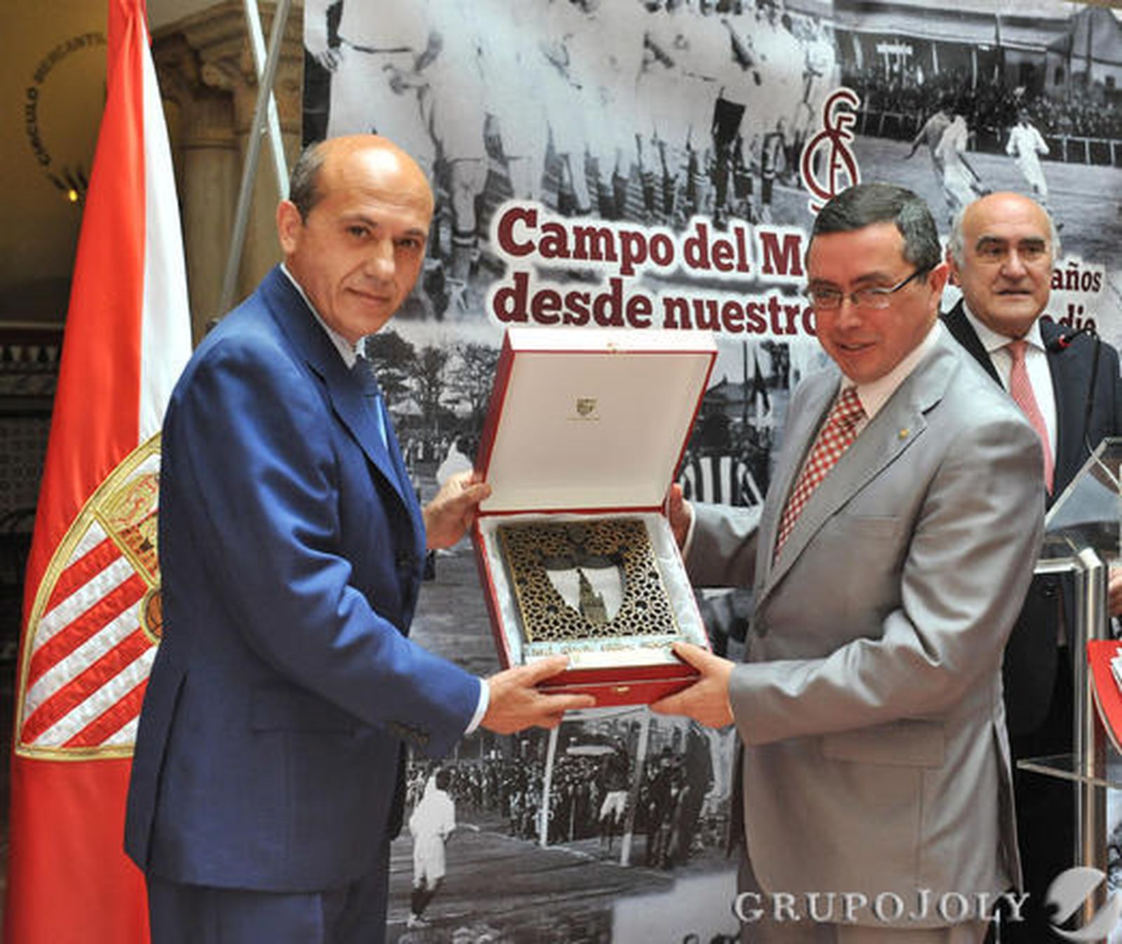 El Sevilla rememora sus inicios con una exposición en el Círculo Mercantil por los 100 años del primer campo oficial donde jugó.

Foto: Juan Carlos Vázquez