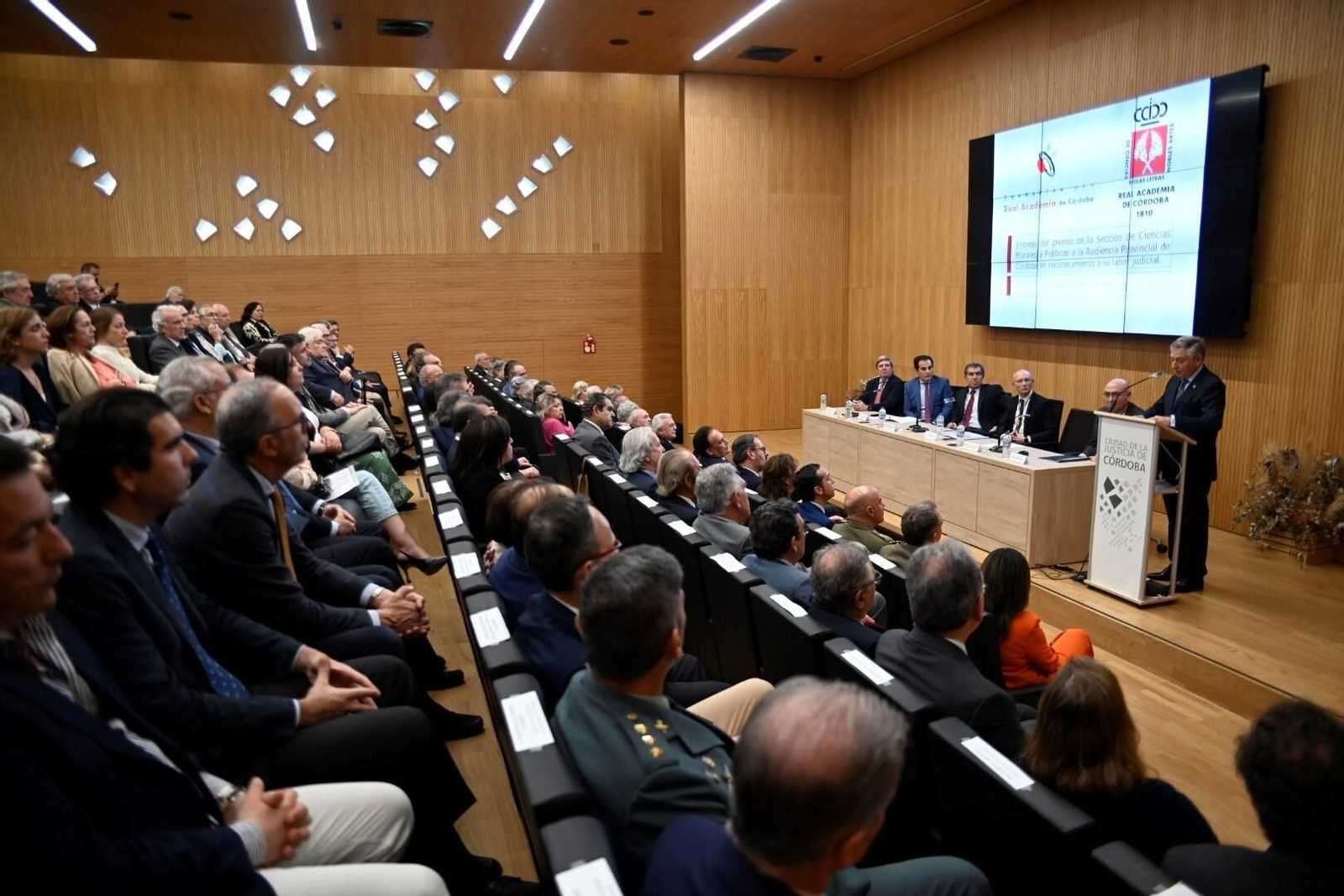 La Real Academia de Córdoba reconoce la labor de la Audiencia Provincial, en imágenes La Real Academia de Córdoba reconoce la labor de la Audiencia Provincial, en imágenes