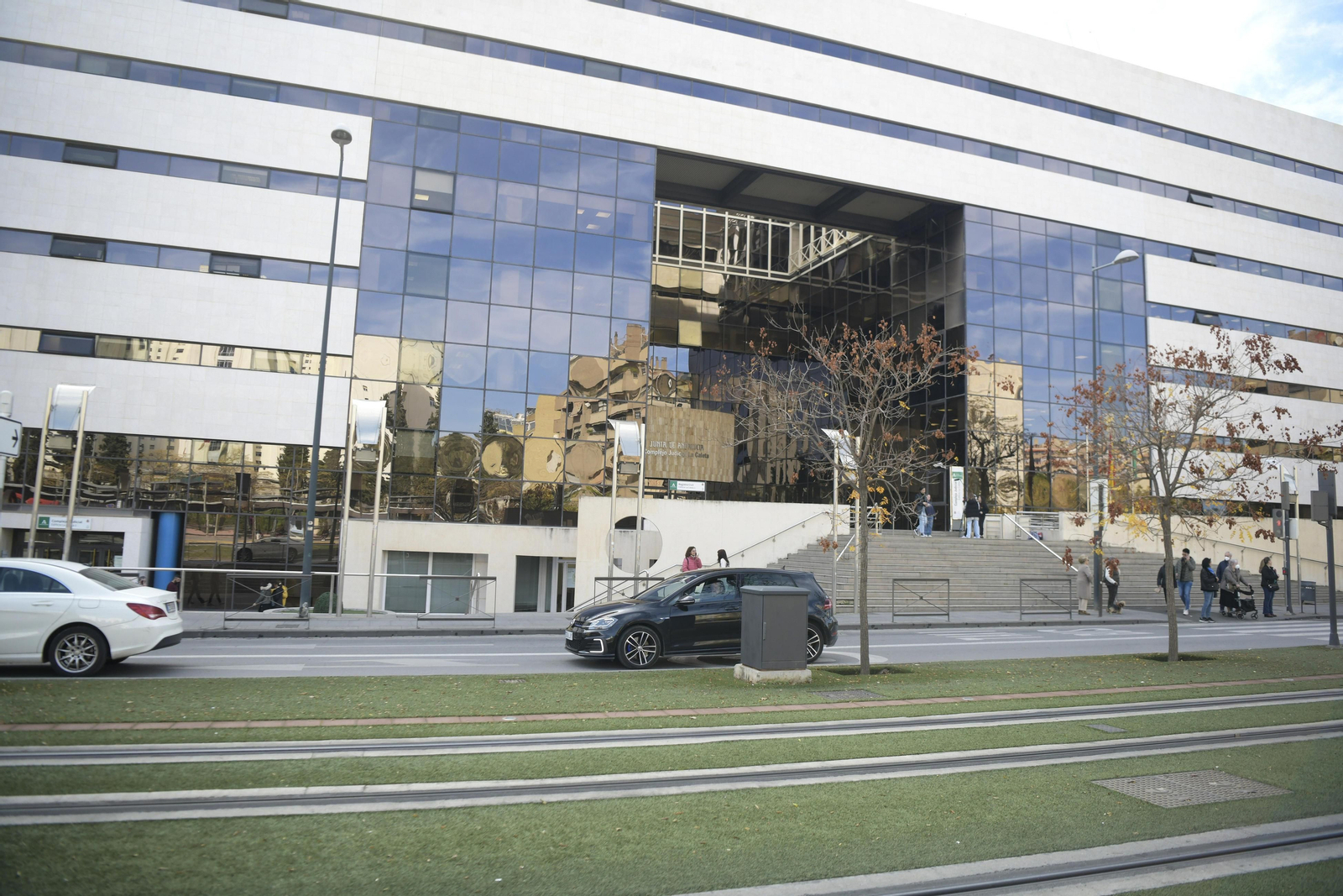 Enjuician este martes a cinco personas que se enfrentan a cárcel por tráfico de droga al menudeo en Granada