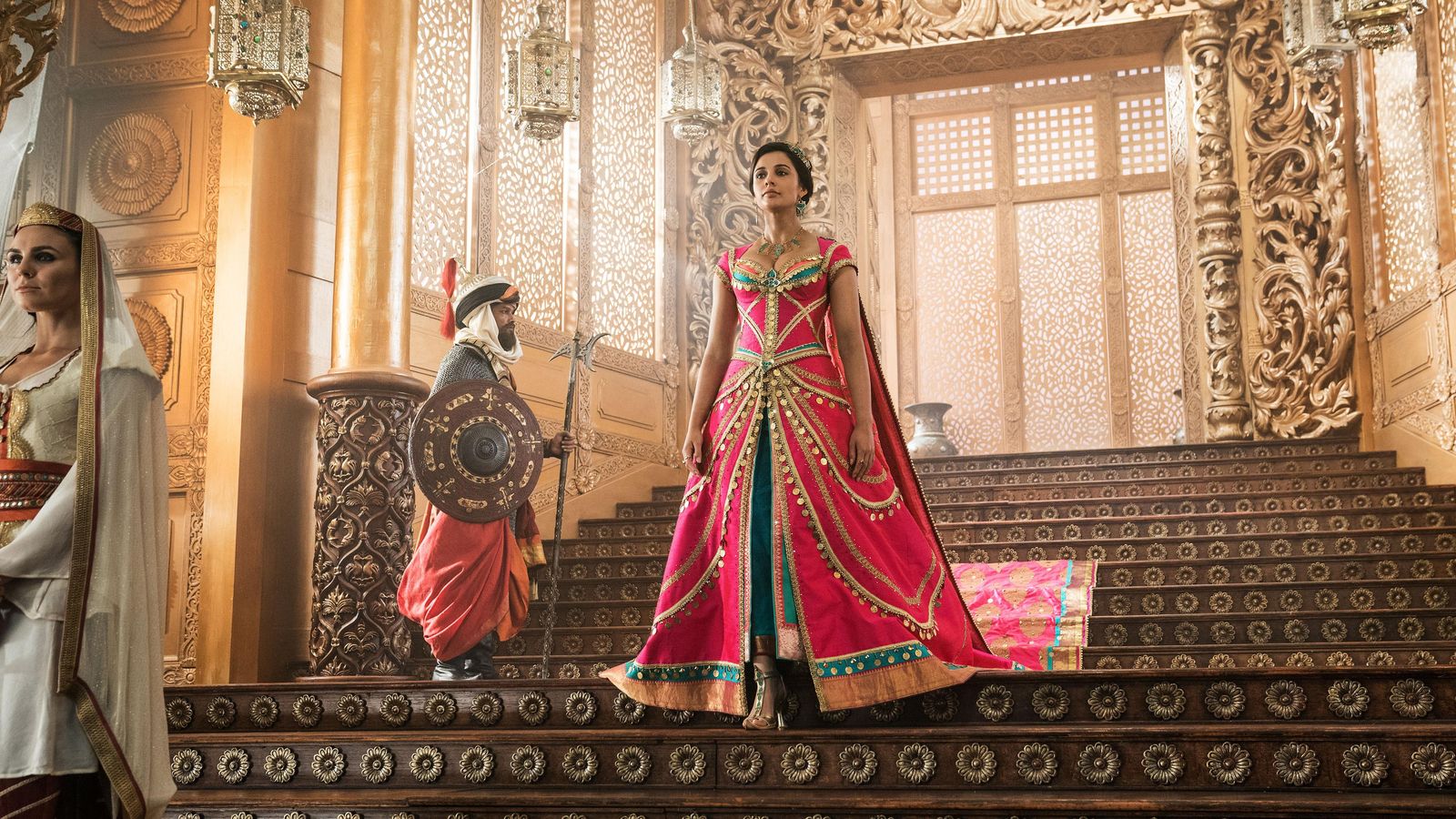 Naomi Scott interpreta a Jasmine.