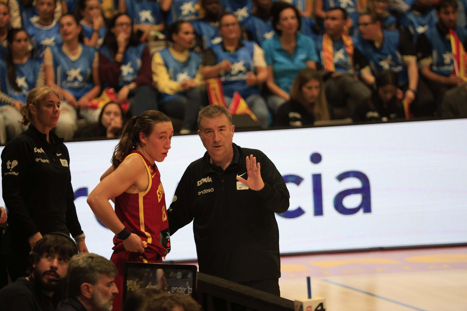 Fotos del partido y ambiente en el España-Francia del Torneo Internacional de Baloncesto Femenino en La Línea