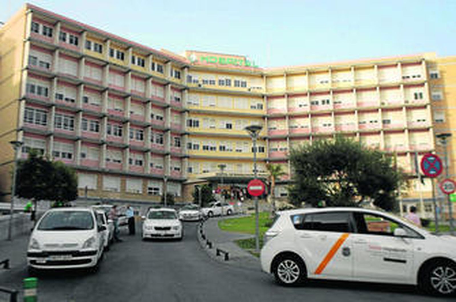 Panorámica del acceso al Hospital de Traumatología Virgen del Rocío.