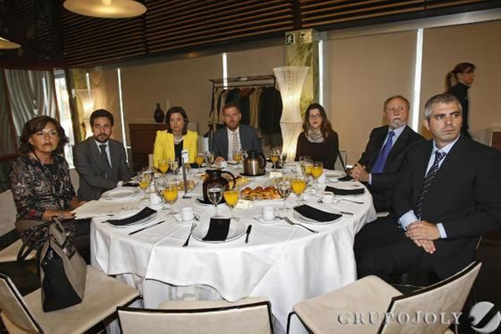 Adoración Herrador, José Vera, Patricia Cavada, Conrado Rodríguez, Natalia Rojo, Manuel Mauri y Juan Manzano.

Foto: Joaquín Pino · Lourdes de Vicente