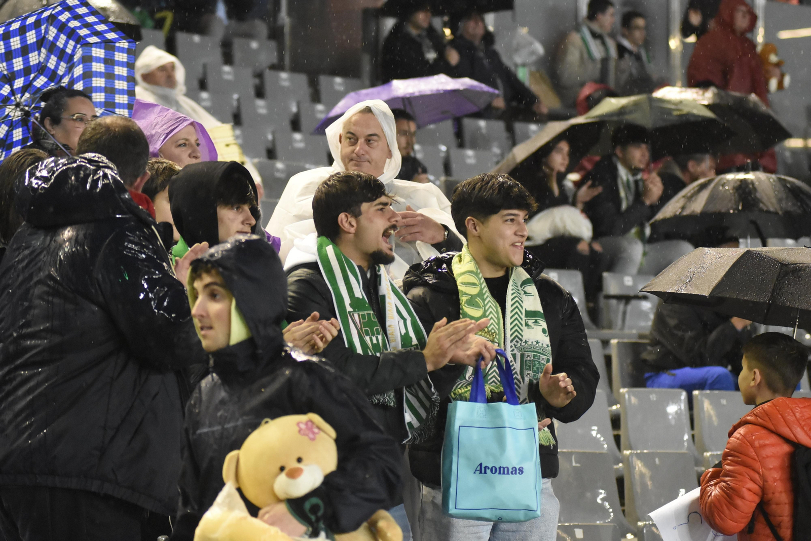 Las mejores fotos del gran ambiente en El Arcángel para el Córdoba CF - Real Madrid Castilla