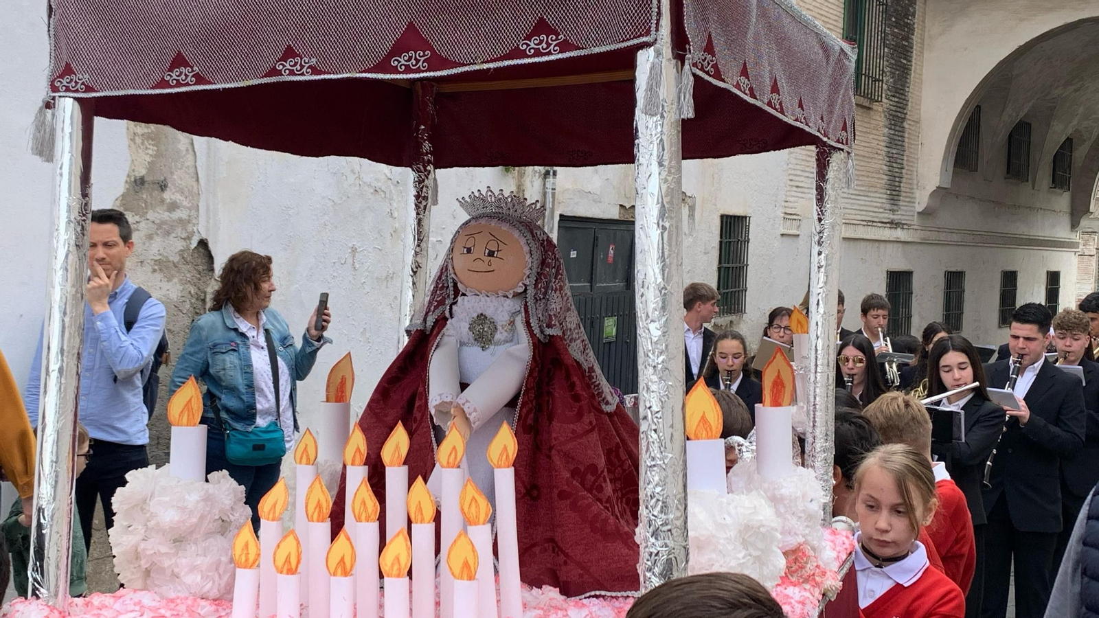 Así vivió Granada la procesión infantil del Colegio Ave María Casa Madre 2025