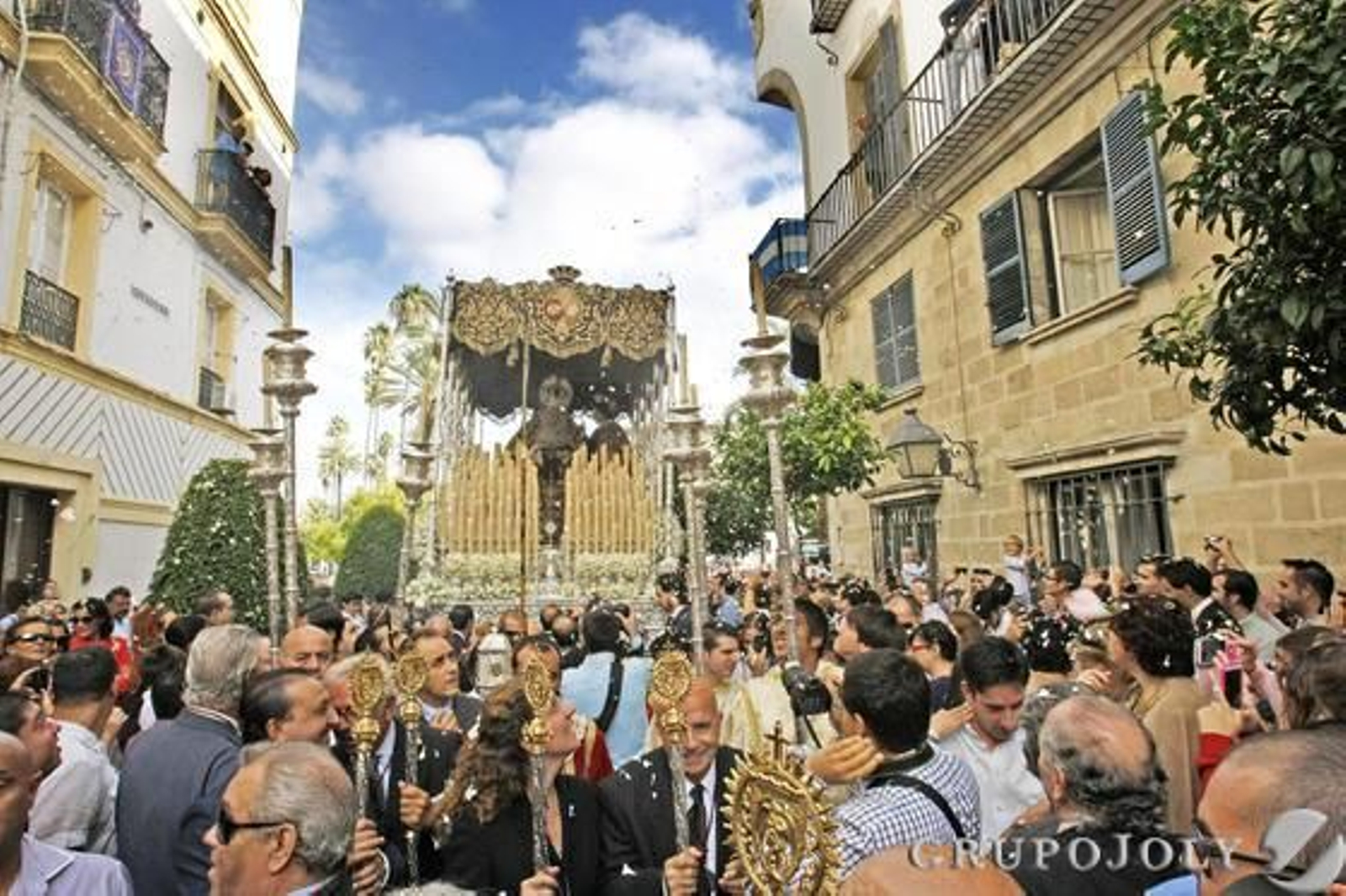 La dolorosa de 'los Judíos' recibe ante Santo Domingo la Medalla de Oro de la ciudad

Foto: Pascual