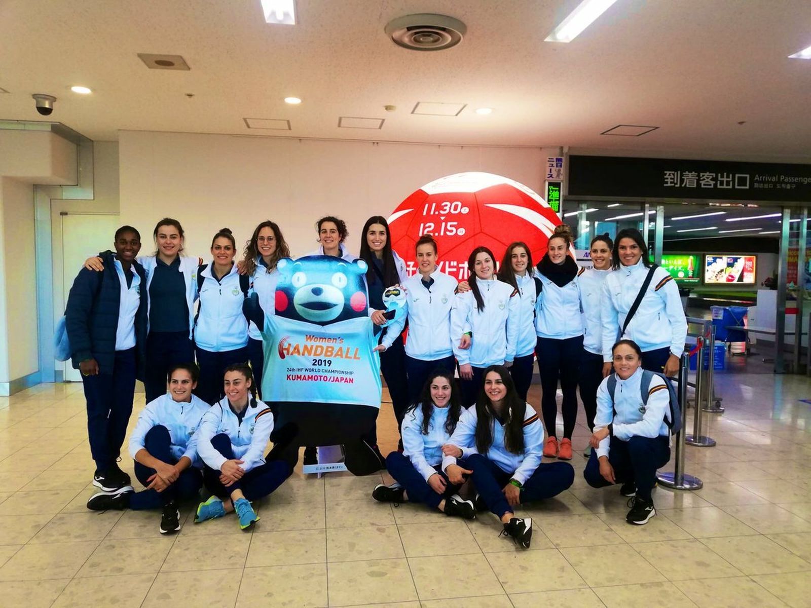 La selección española femenina, en Japón