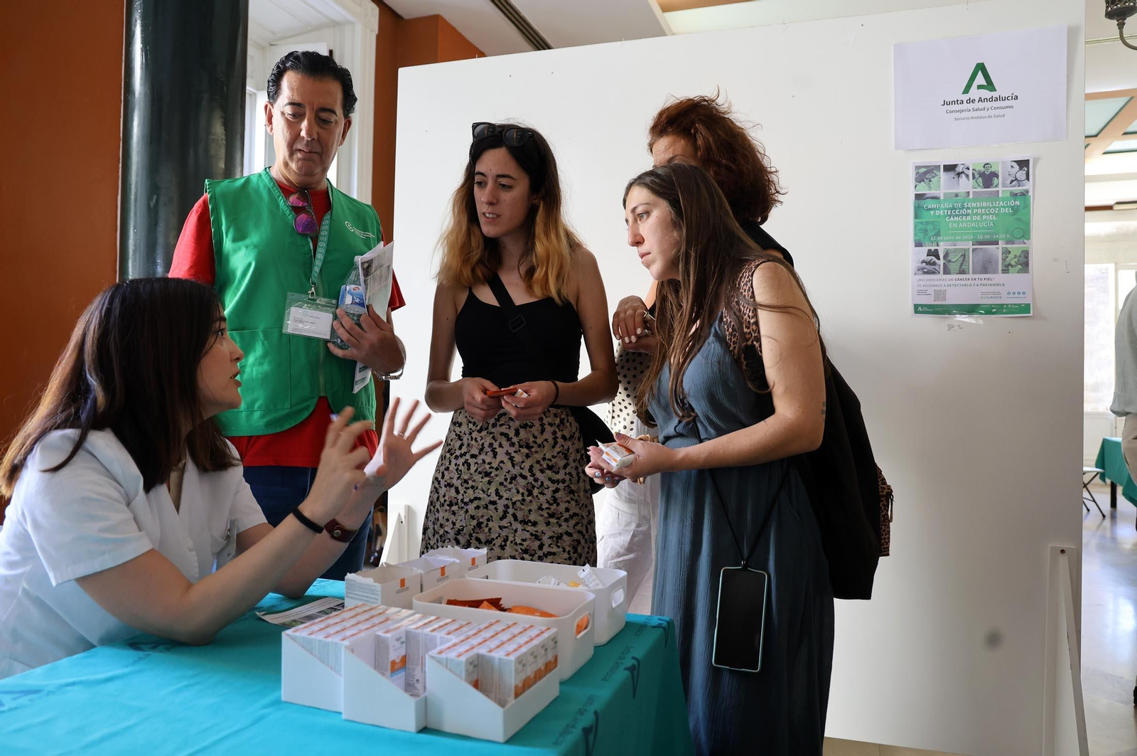 Imágenes de la 'Campaña de Sensibilización y Detección Precoz del Cáncer de Piel'