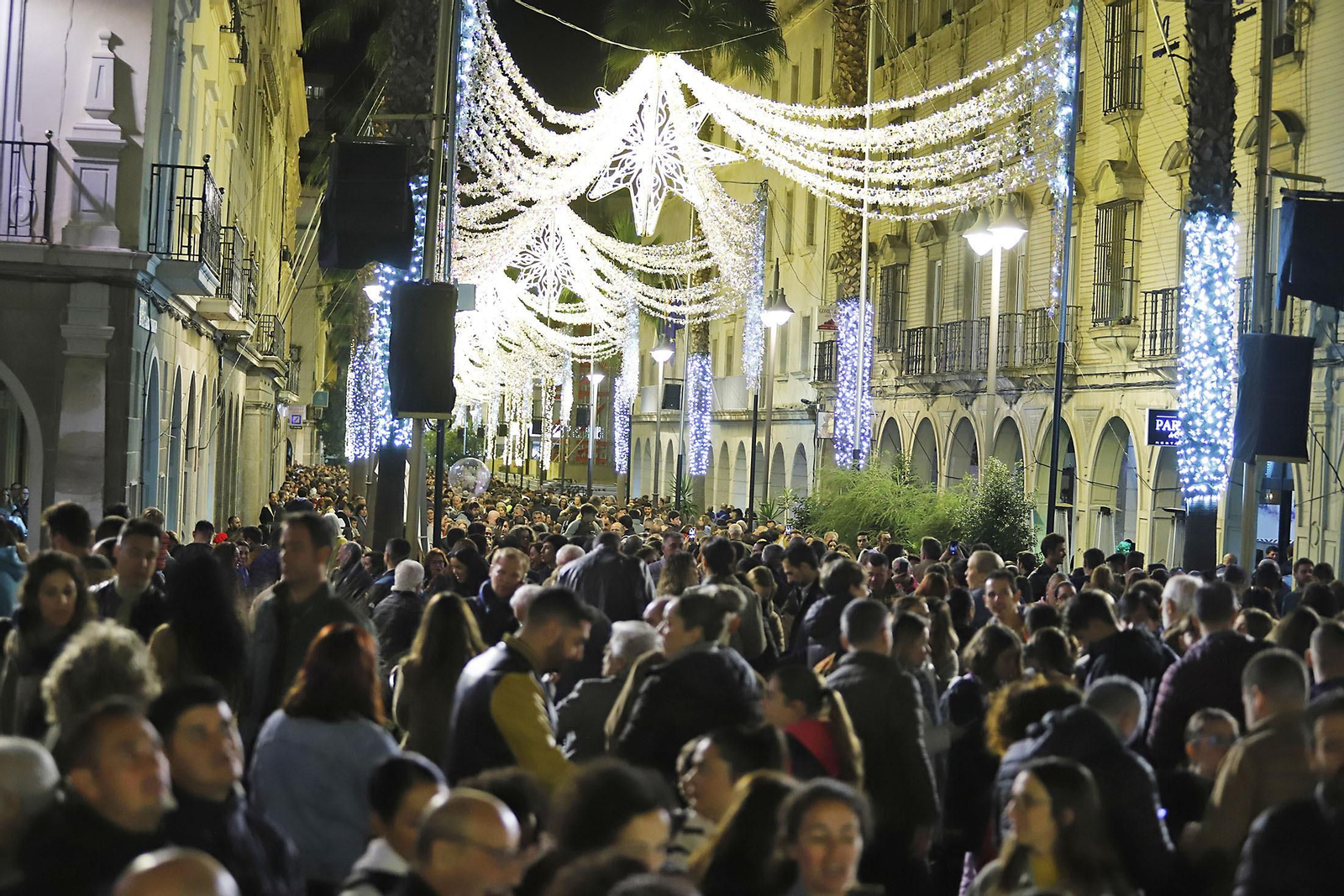 Imágenes del alumbrado navideño en las calles de Huelva