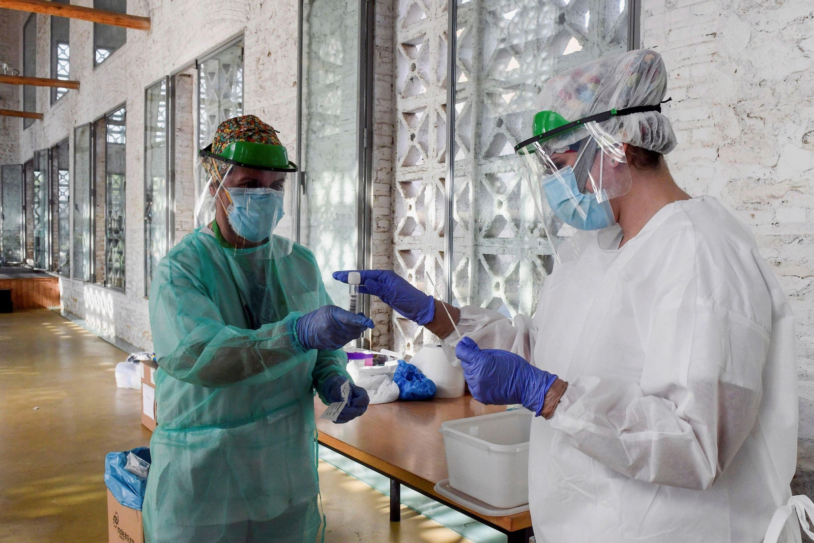 Pruebas a los vecinos de tras detectarse un brote en Belicena.